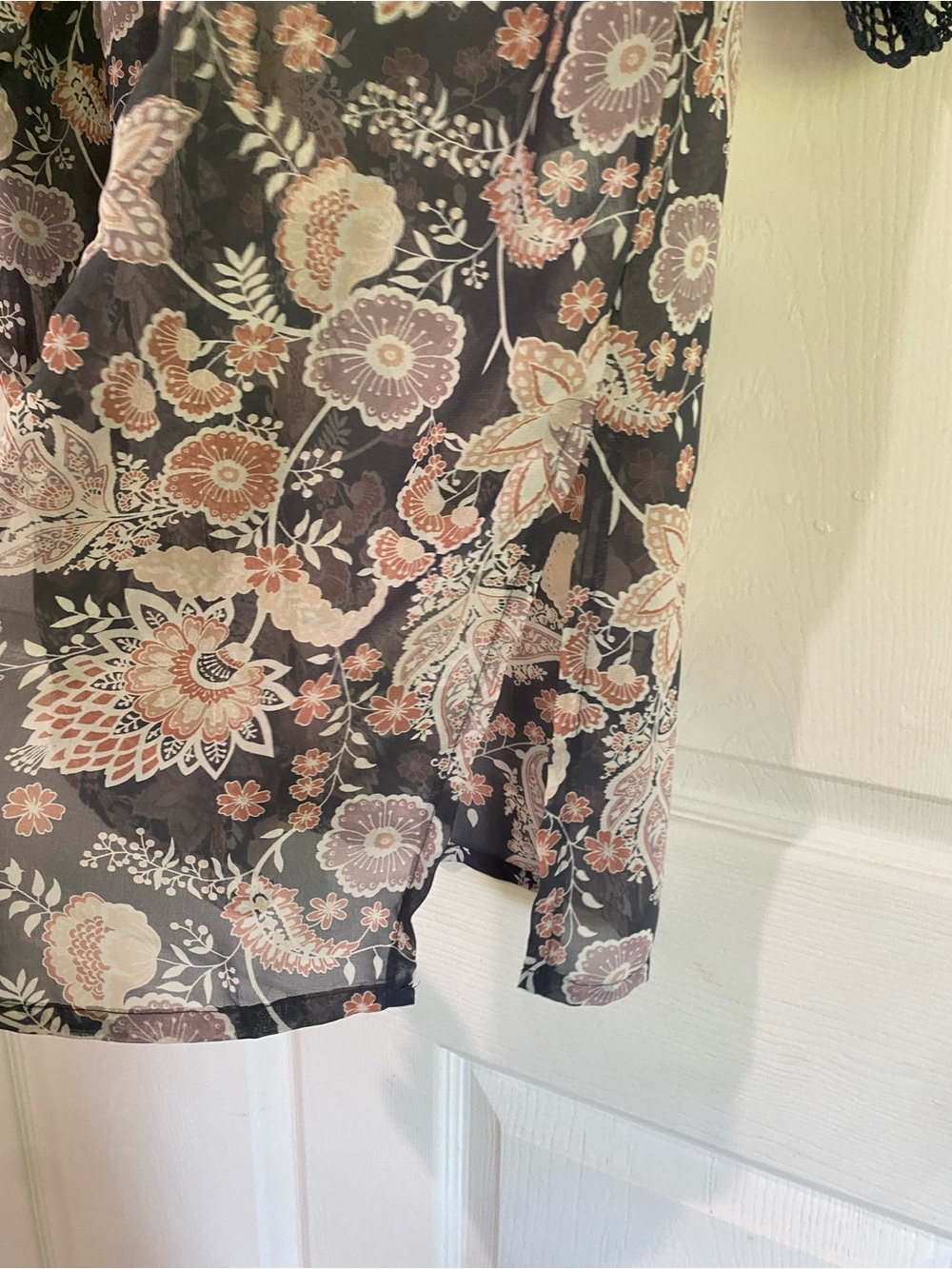 Wallflower Kimono Gray Pink Open Front XS Boho Paisley Floral Lace Trim - Picture 6 of 12